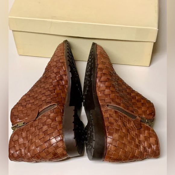 Women’s 6.5 B Vintage Cole Haan Woven Leather Side Zip Ankle Boots - Picture 9 of 16